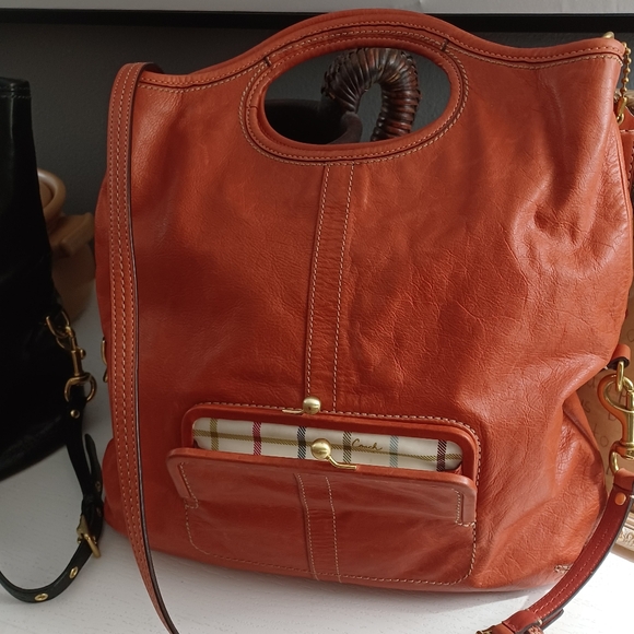 ONLY 2 LEFT COME SEE @lorac2015, COACH CONVERTIBLE ERGO'S THEY DO NOT DISSAPOINT - Picture 6 of 8